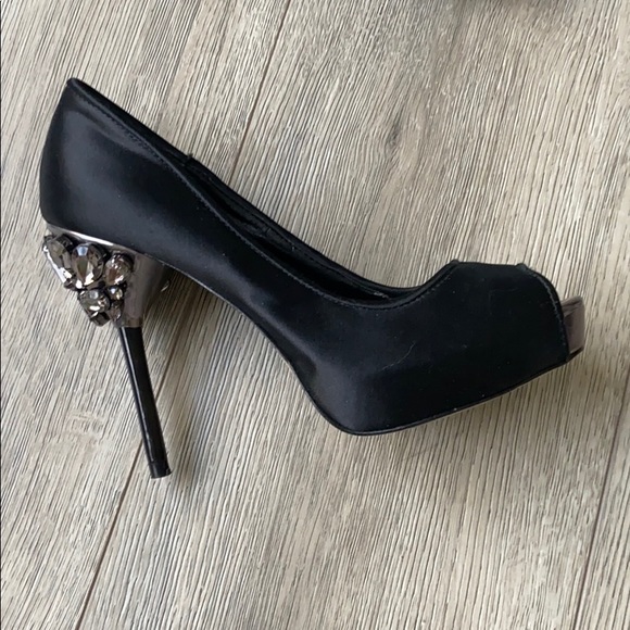 Black heels - Picture 2 of 5